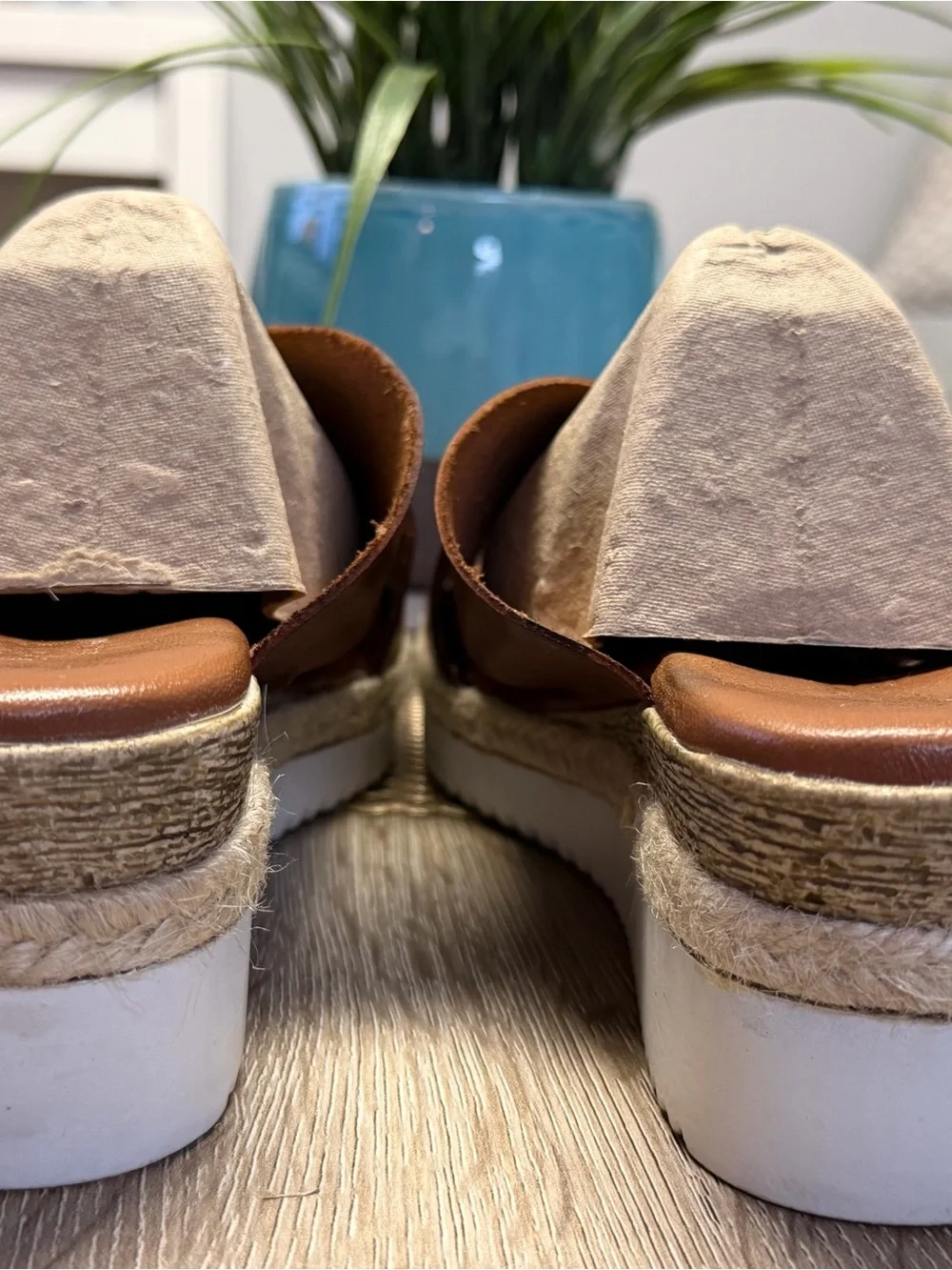 Bertuchi Spain Leather Cross-Band Wedge Sandals Womens Size 8 Brown Slide Mules